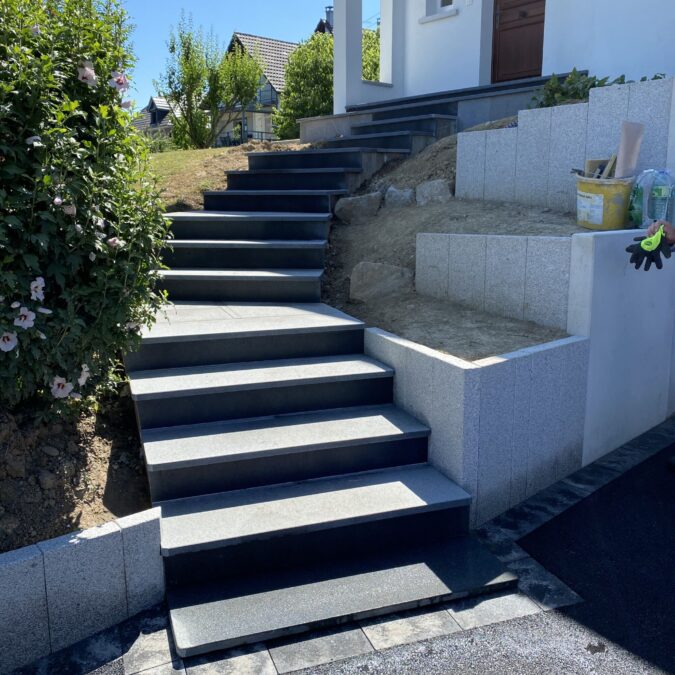 Cr&eacute;ation d&rsquo;escaliers ext&eacute;rieurs : Pose de marches en blocs b&eacute;ton ou granit Illzach